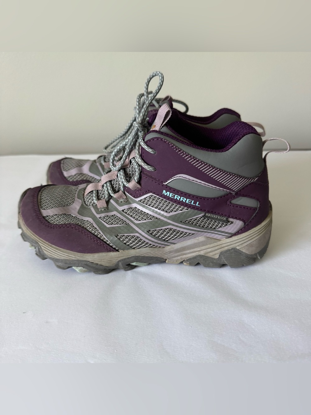 MERRELL Size 3 Girls Waterproof Moab Hiking Boots